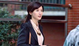 张萌爆料弹琴视频播放,琴音悠扬，才女风采尽显