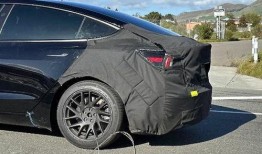 最新爆料特斯拉,自动驾驶系统升级，未来出行新篇章即将开启”